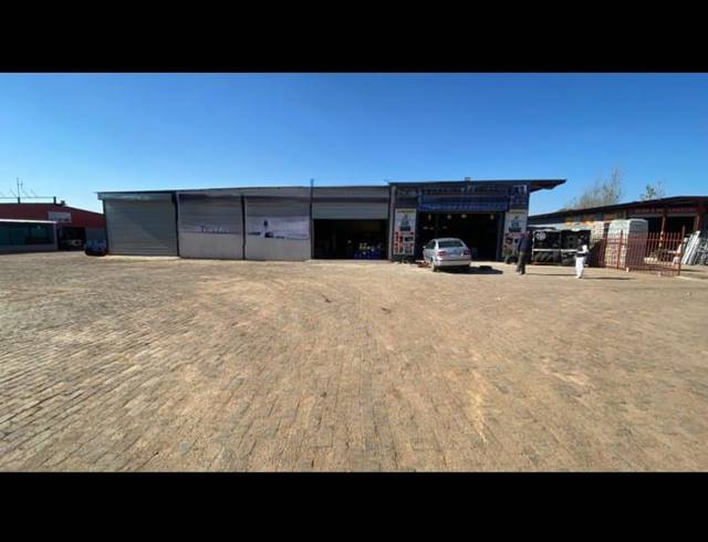 1,810M² BUSINESS CENTRE FOR SALE IN COMMERCIA